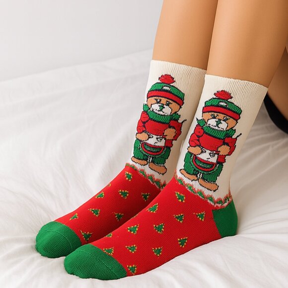 Novelty Christmas Socks Teddy Bear PomPom Hat Red Green Sock Sze 9-11 New - Picture 1 of 9